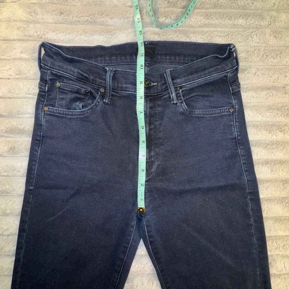 MOTHER Jeans Women's 27x26 The Insider Ankle Holding Hands Dark‎ Wash Frayed Hem